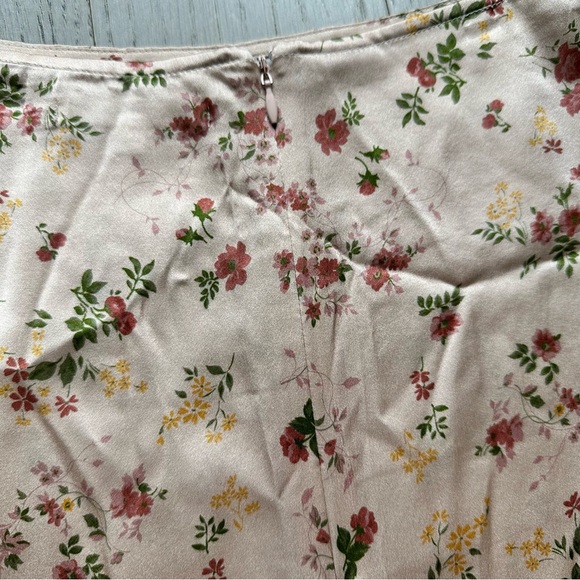 Reformation Benson Floral-Print Silk-Satin Mini Skirt in Vivian - Picture 8 of 9